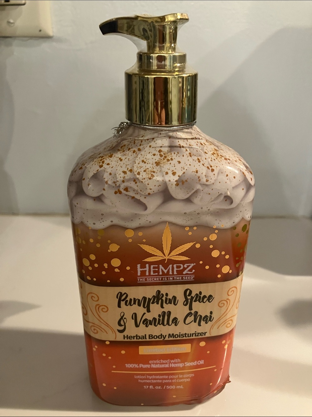 Hempz Pumpkin Spice & Vanilla Chai Moisturizer — Orange with Gold Accents